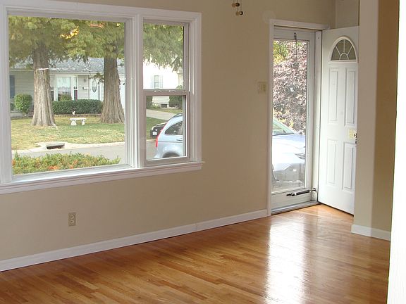 3rd image of 949 Loekes Dr