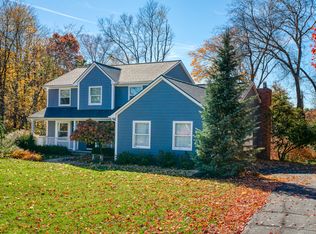 8816 Pebble Creek Dr, Pinckney, MI