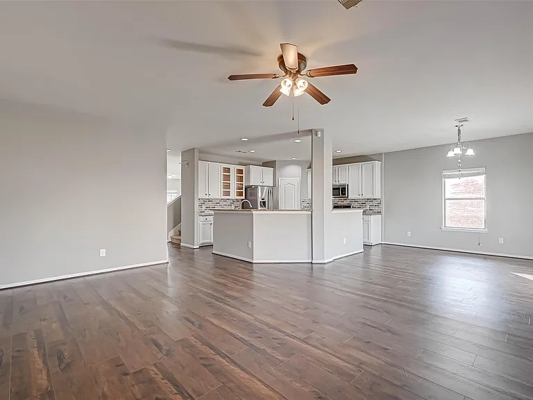 502 Mornington Ln — Photo 8