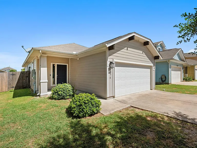 374 Triumph Rd — Photo 24
