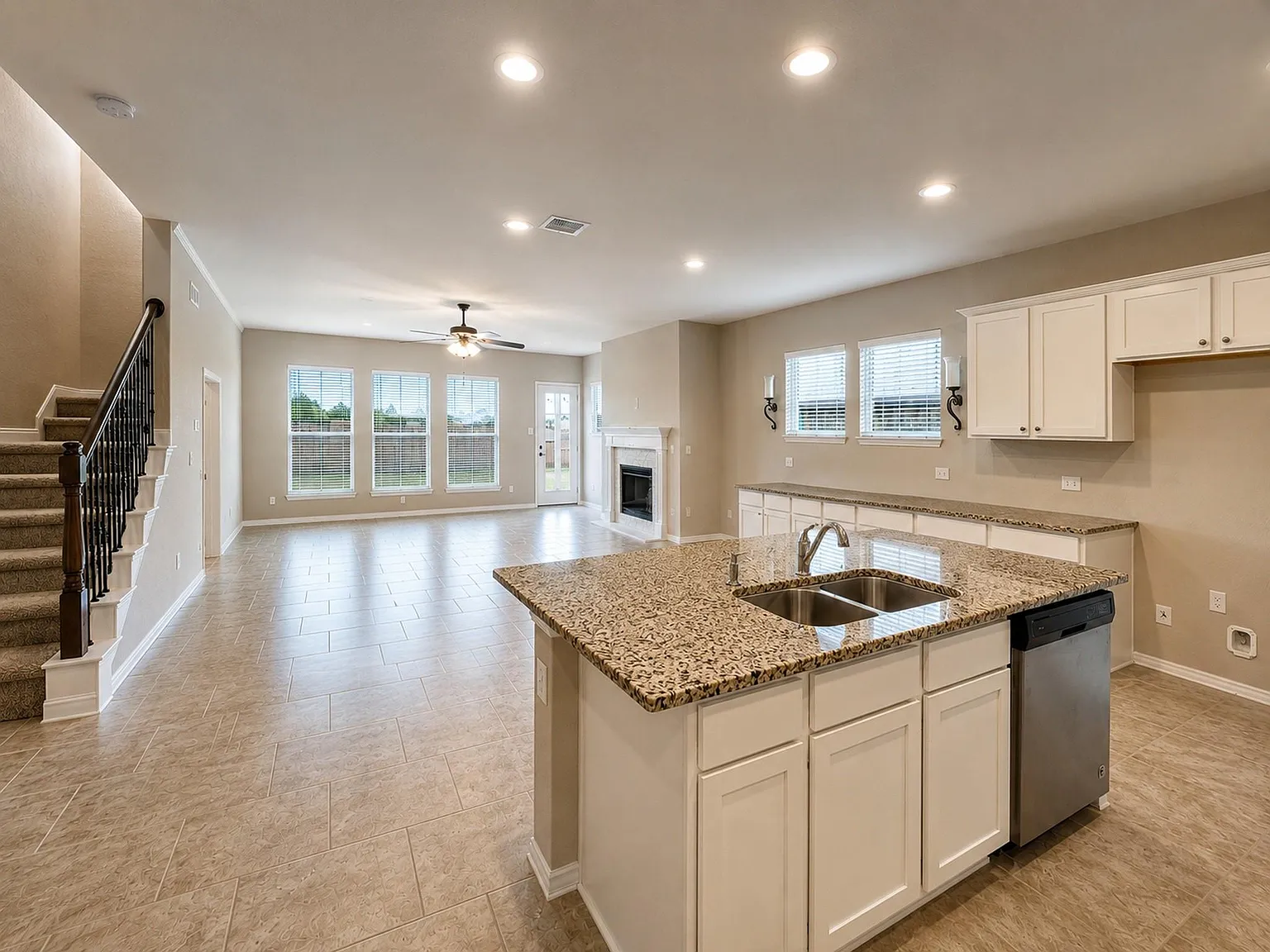 5 bed, 3.0 bath, 2730 sqft, $3,000 — Photo 4
