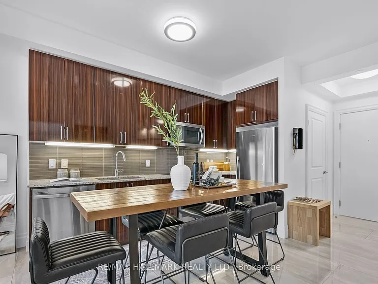 9608 Yonge St #1610A — Photo 2