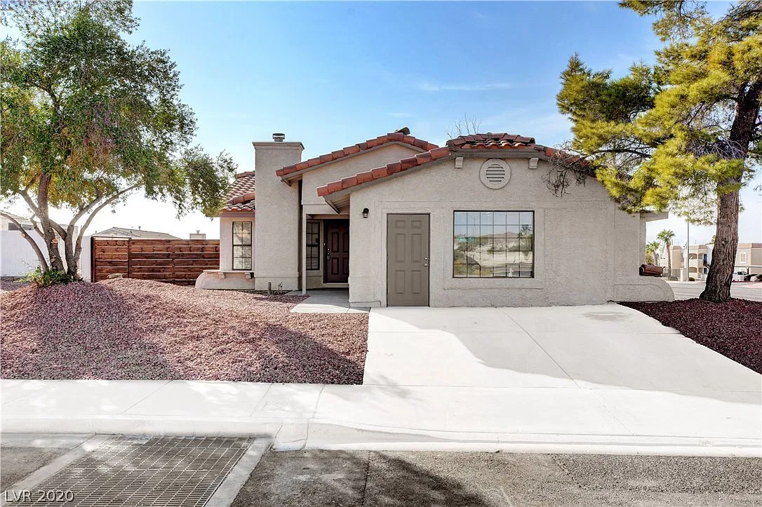 1013 Palo Verde Dr — Photo 2