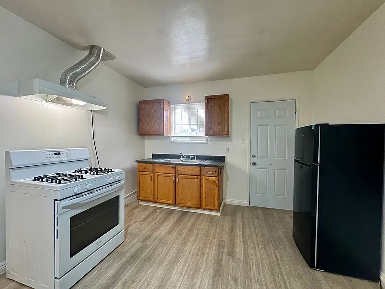Lambert — Photo 2