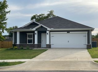 114 S Rainbow Dr, Whitehouse, TX 75791