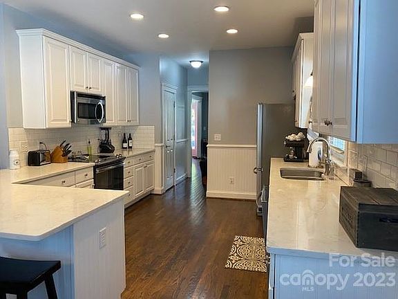 5th image of 7024 Tomlin Green Ln