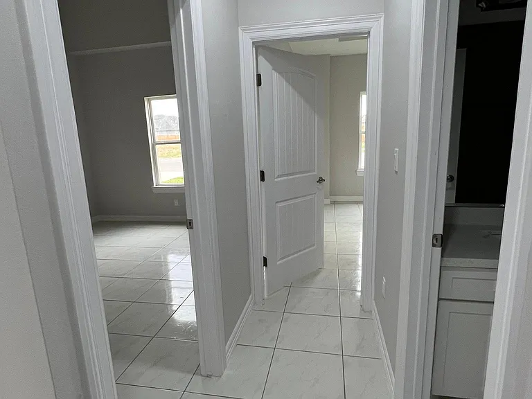 4802 Westgate Cir S — Photo 17
