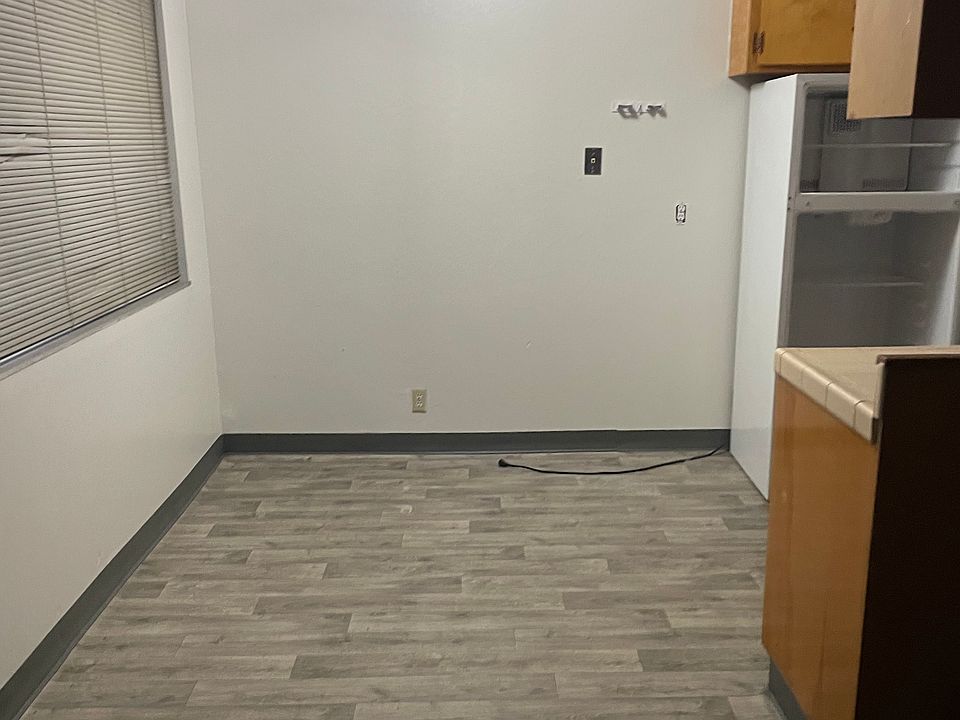 2nd image of 2525 Regent St #5