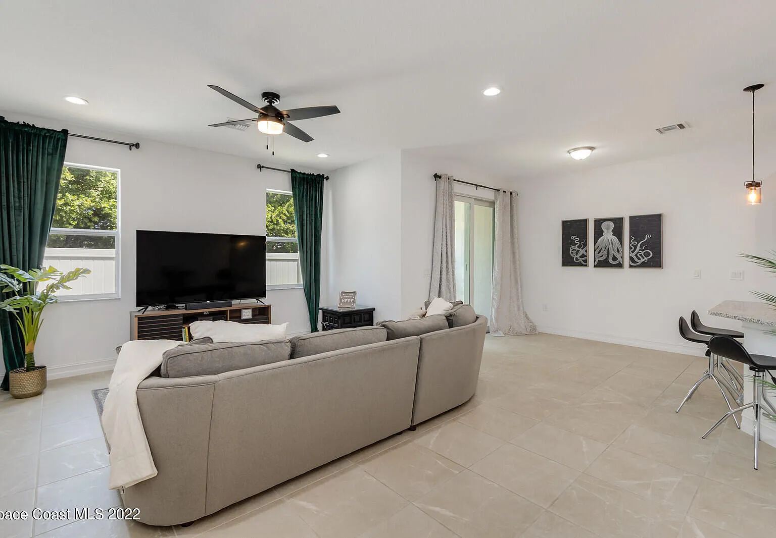 3 bed, 2.5 bath, 1510 sqft, $2,300 — Photo 2