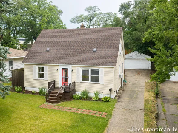 2707 Charlesgate Ave SW, Wyoming, MI 49509