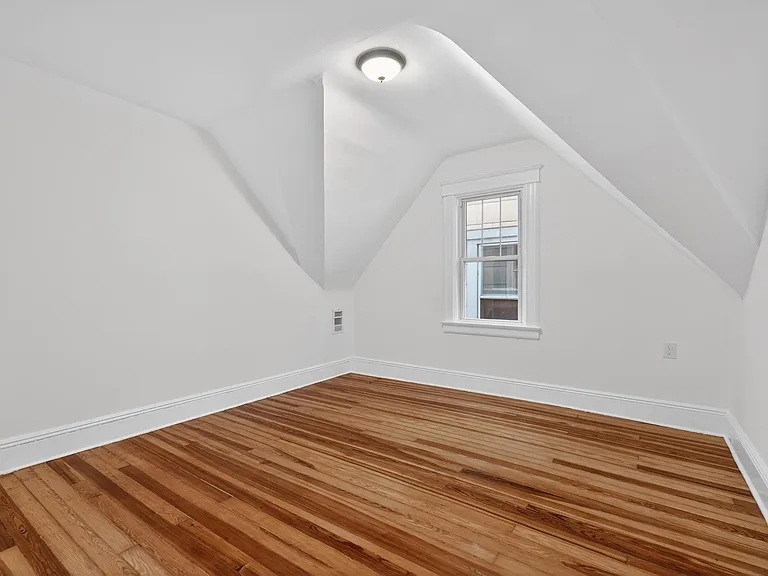 42 Duer Pl #3 — Photo 8