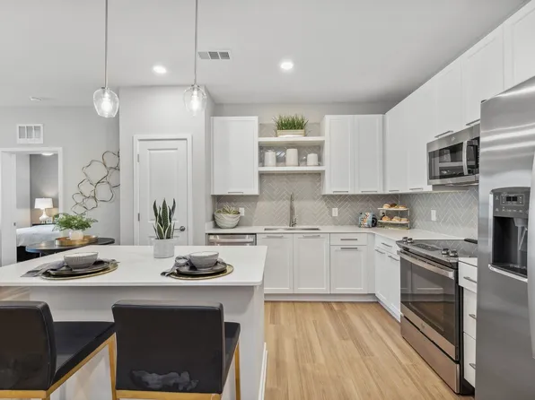 Bainbridge Avenues Walk