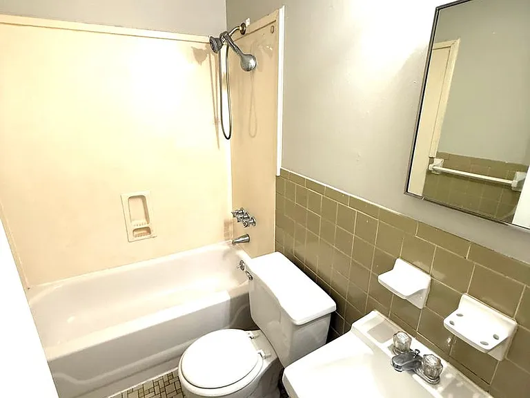 535 Lawndale Ln — Photo 6