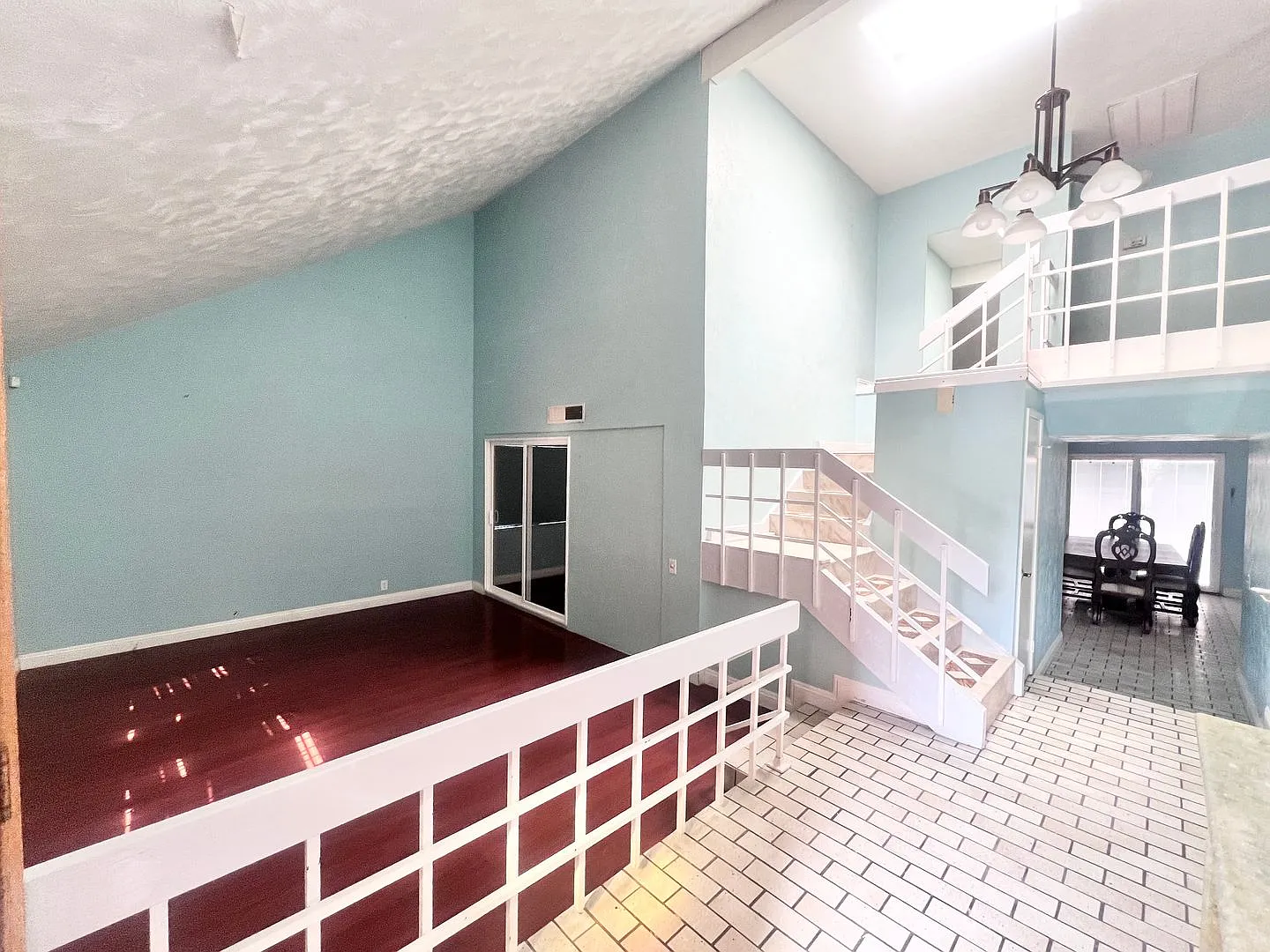 For Rent Spacious 5 Bedroom Home with Pool! — Photo 2