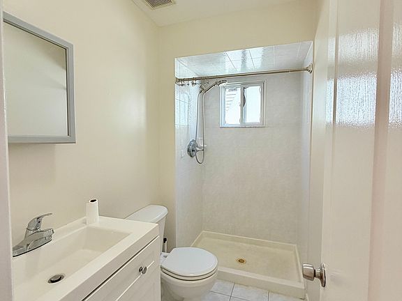3rd image of 291 Lockman Ave