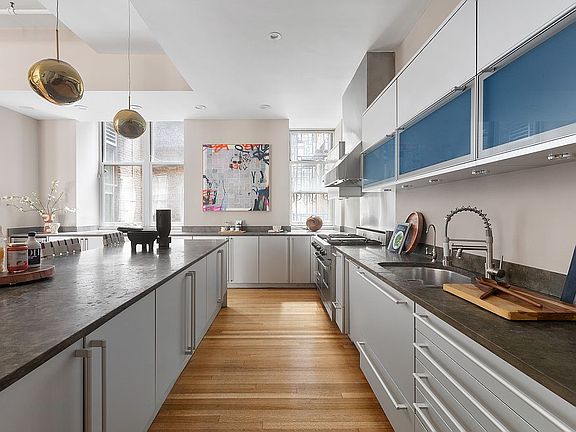 5th image of 76 Crosby St APT 2A