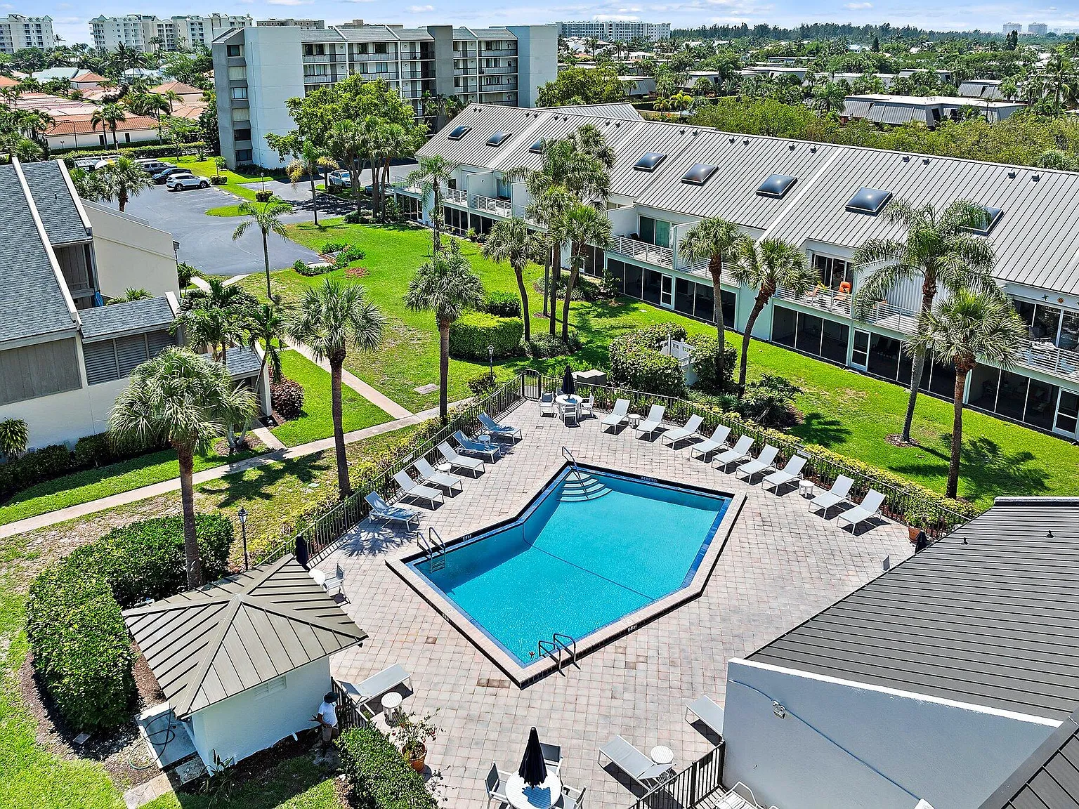2 bed, 2.0 bath, 1042 sqft, $6,500 — Photo 1