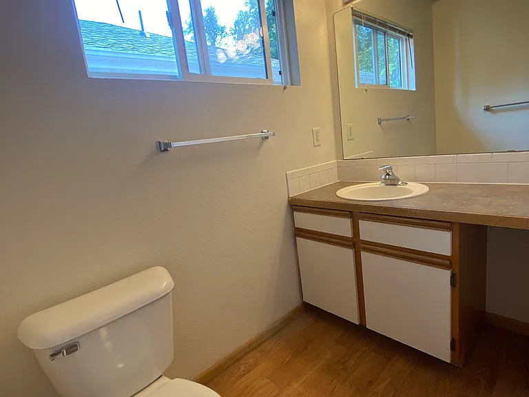 219 W Myrtle St #D — Photo 13