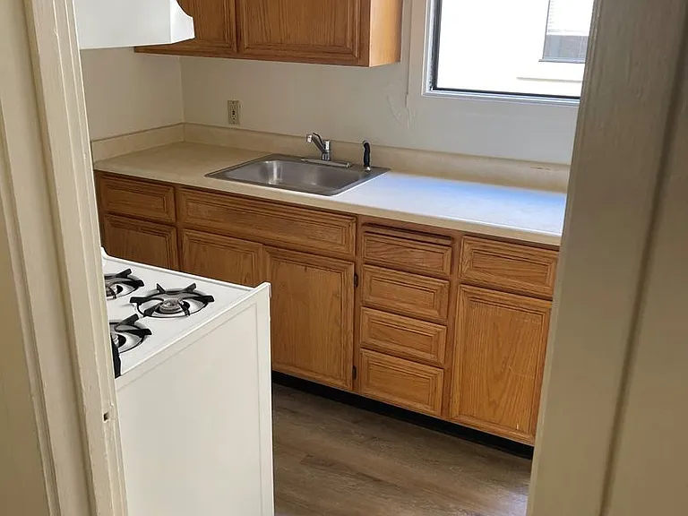 1716 University Ave #9 — Photo 5
