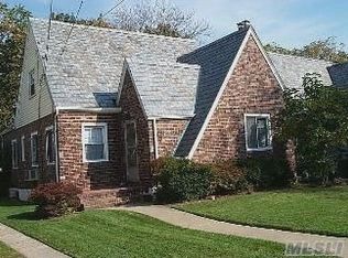 19 Foster Pl, Hempstead, NY 11550