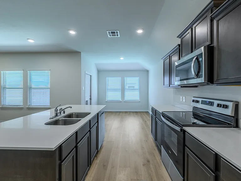 1008 N River Oaks Ln — Photo 2