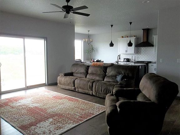 4th image of 124 Rose Dr