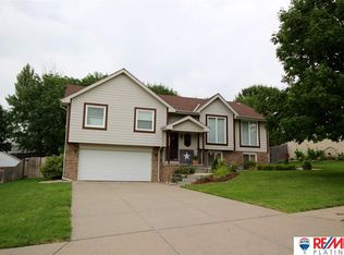 2004 Yorktown St, Bellevue, NE 68123