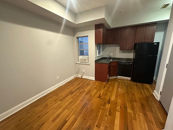 2nd image of 1603 W Diamond St #2F