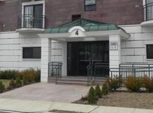 4 Chelsea Pl APT 3, Great Neck, NY 11021