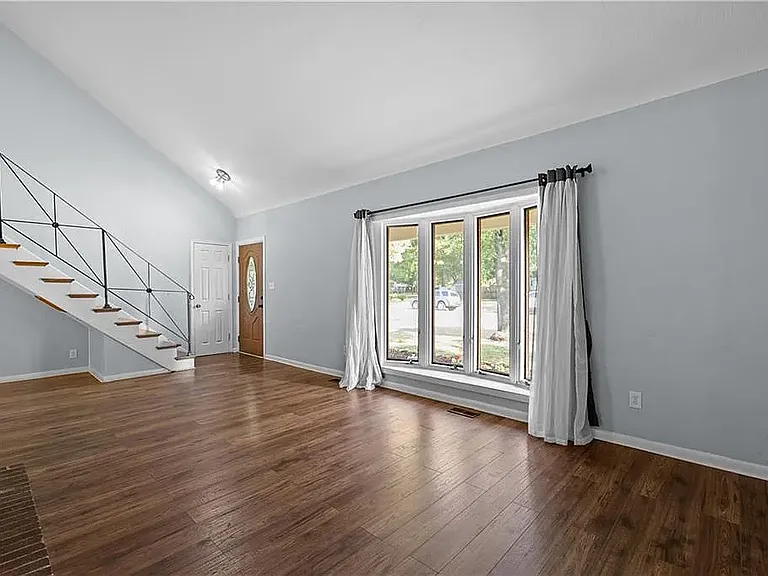 740 Mayland Dr — Photo 32