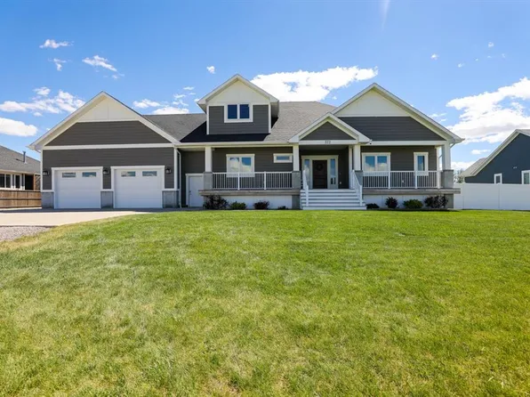 372 E 1st Ave N, Magrath, AB T0K 1J0