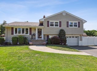 17 Whitney Ter, Verona, NJ 07044