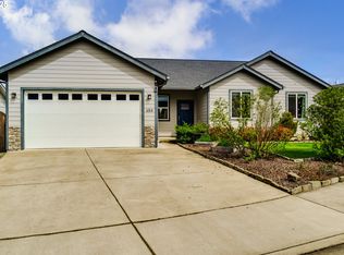 654 Wilson Ave, Cottage Grove, OR 97424