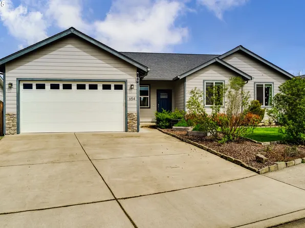 654 Wilson Ave, Cottage Grove, OR 97424