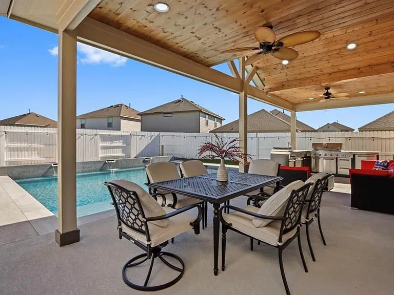 18426 White Stallion Ln — Photo 2