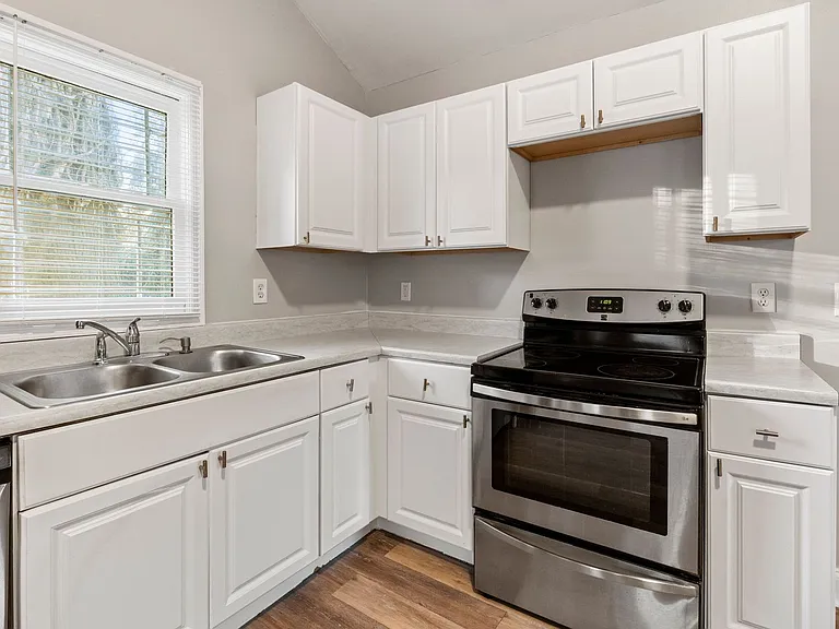 1137 White Oak Ave SW — Photo 17