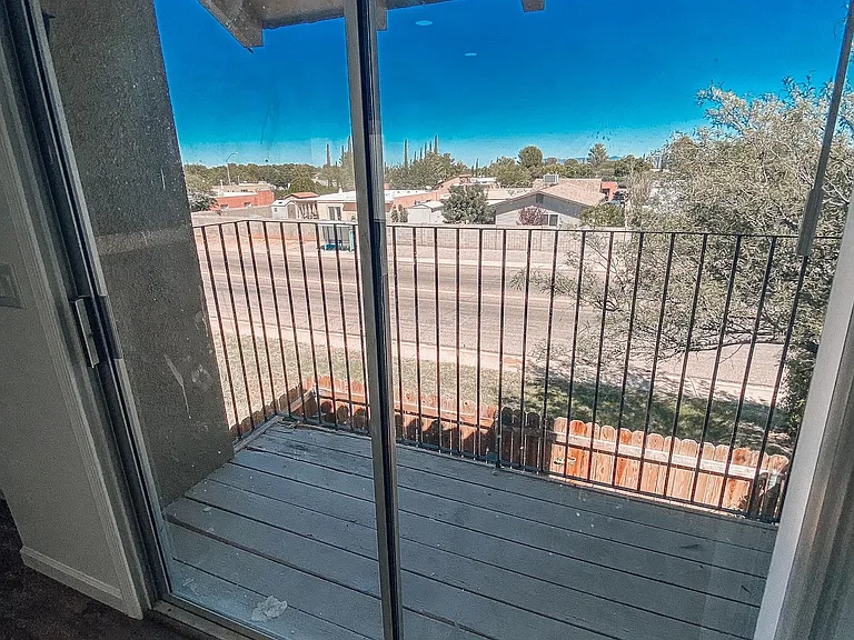 4431 Plaza Vis #D — Photo 29