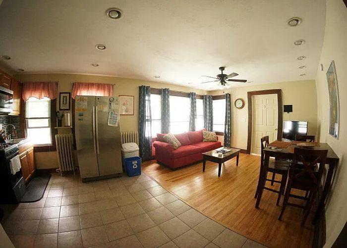 907 Genesee St — Photo 4