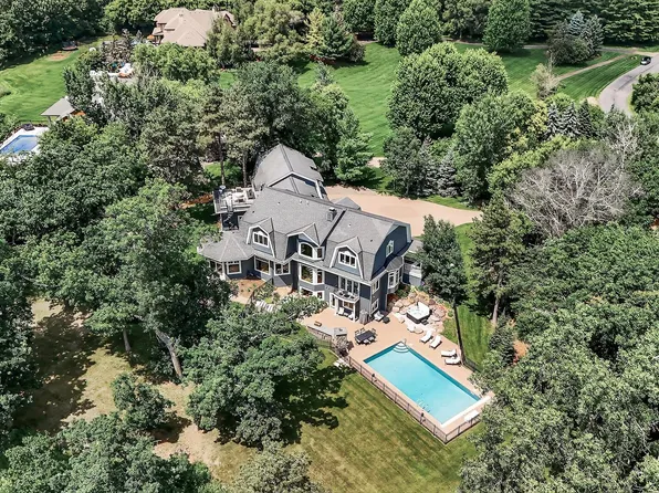 9 Hillary Farm Ln, Gem Lake, MN 55110
