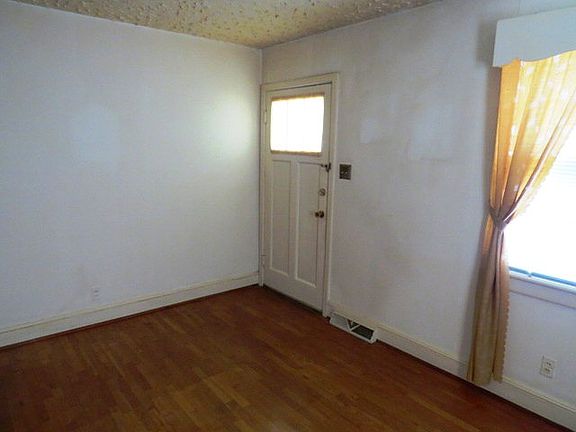 5th image of 919 Liberty St
