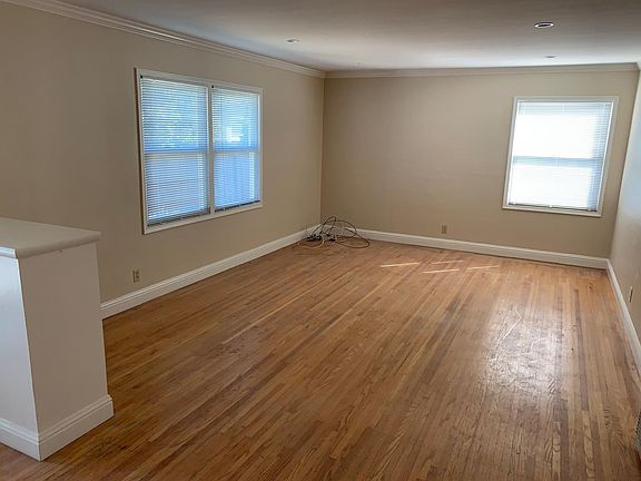 4th image of 1220 Redwood Ave
