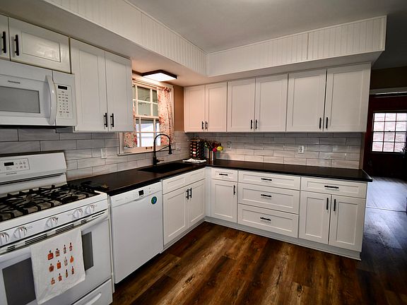 4th image of 3328 Crown Crest Rd