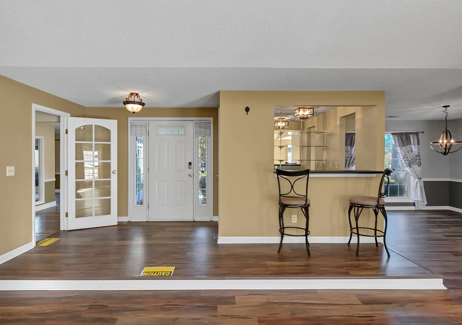 Charming 3-Bedroom, 2 bathHome in Columbia $2,200/Month! — Photo 3