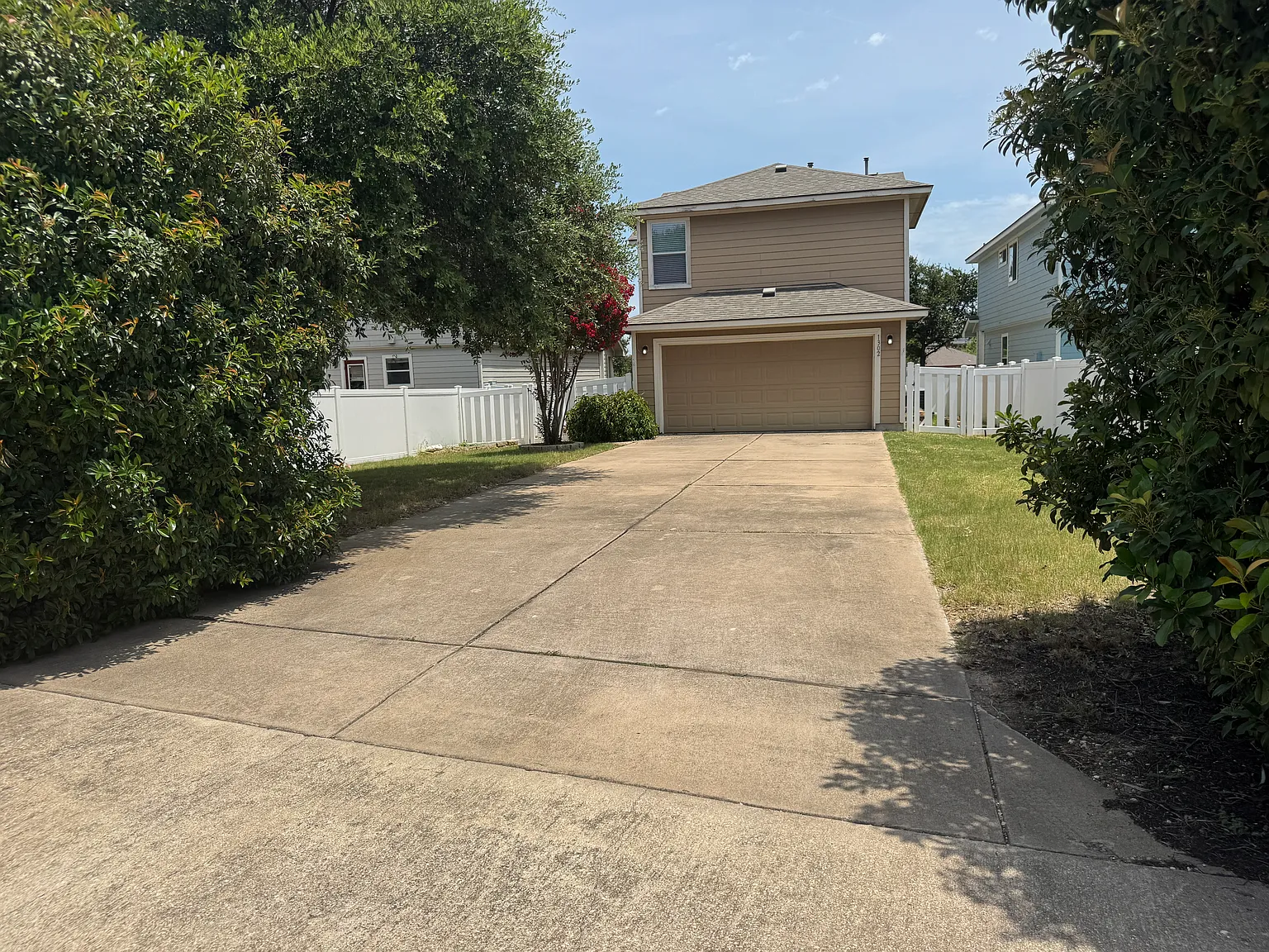 4 bed, 2.5 bath, 1872 sqft, $1,980 — Photo 2
