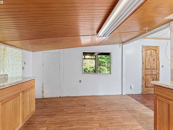 5th image of 414 Callahan Rd