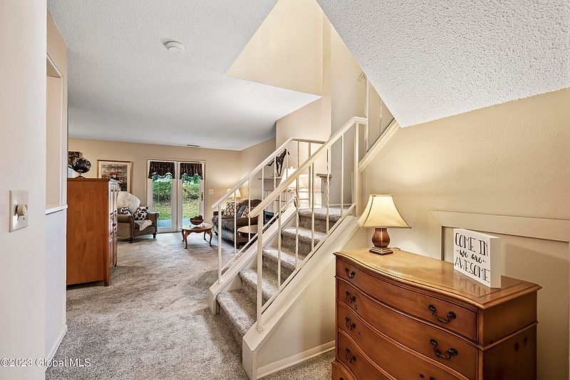 3rd image of 12 Washington Lane