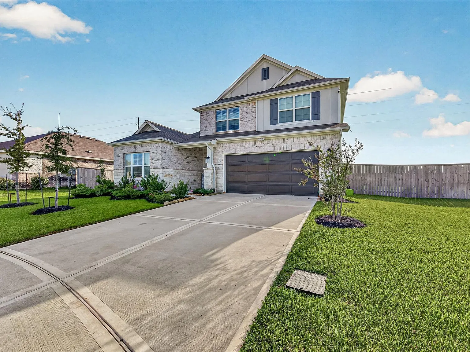 4 bed, 3.0 bath, 2506 sqft, $2,600 — Photo 2