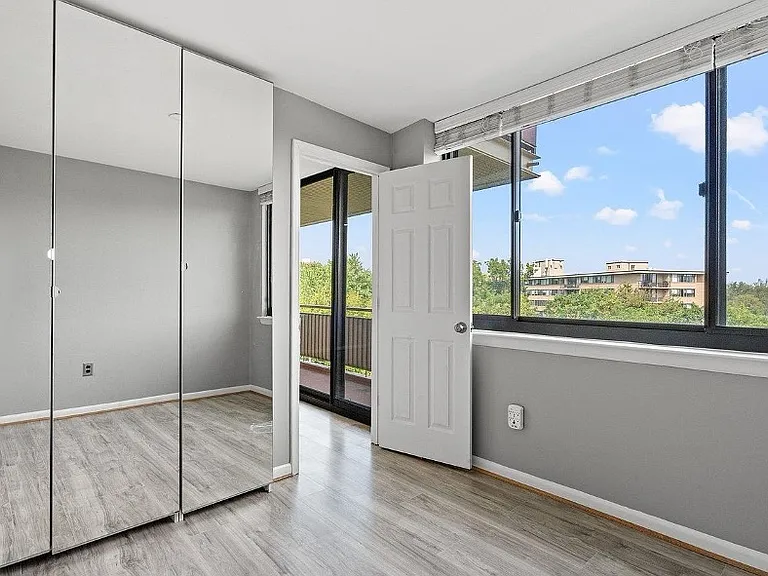 Third bedroom - also perfect for home office