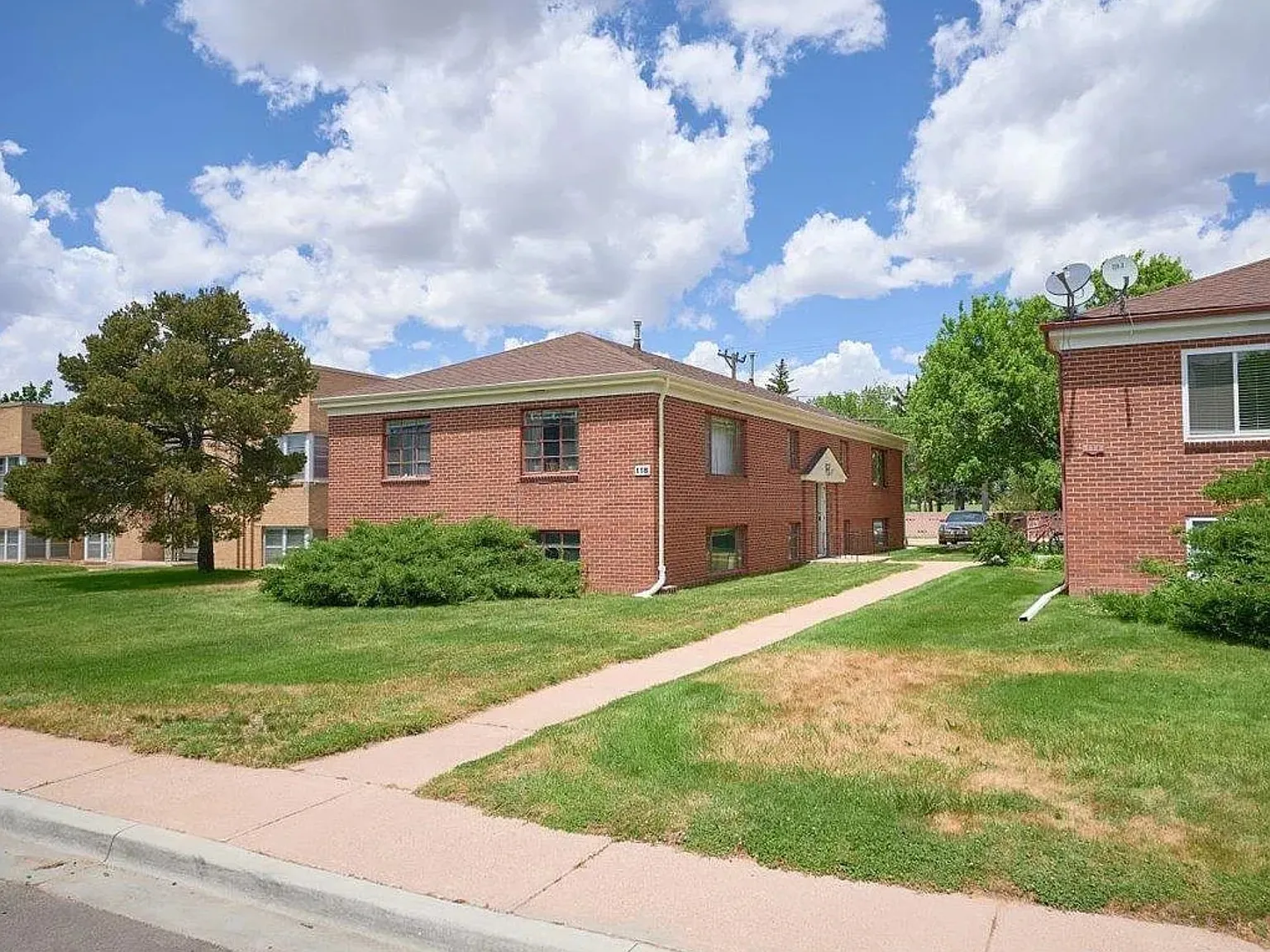 2 bed, 800 sqft, $1,300 — Photo 2