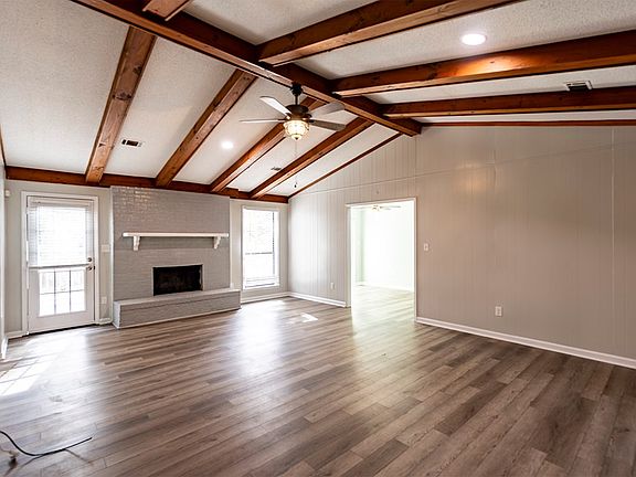 3rd image of 124 Southill Dr